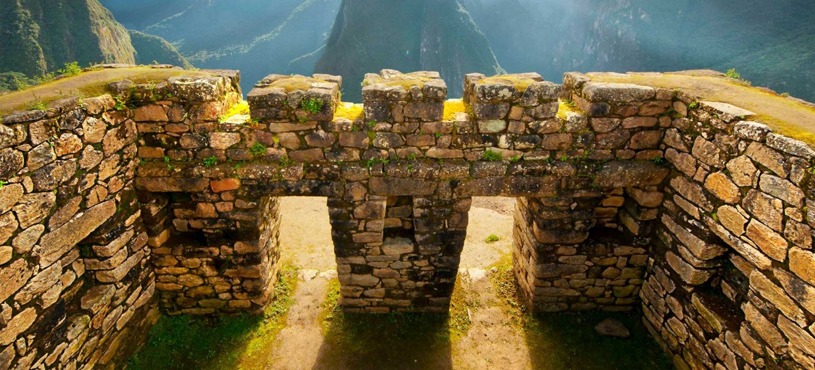 Manu Cultural Zone and Amazon rainforest tours from Cusco for wildlife, cloud forest and biodiversity.