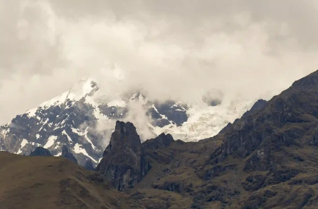 majestic-salkantay-mountain-emerging-from-clouds-peru