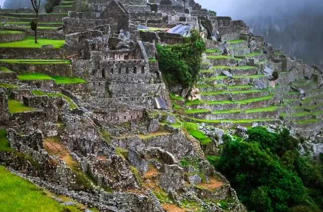amazing-view-majestic-machupicchu-temple-landscape-covered-with-fog-background (1)